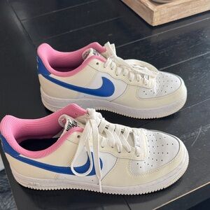Nike Air Force 1 Low-Top Sneakers - White with Blue Swoosh & Pink Liner